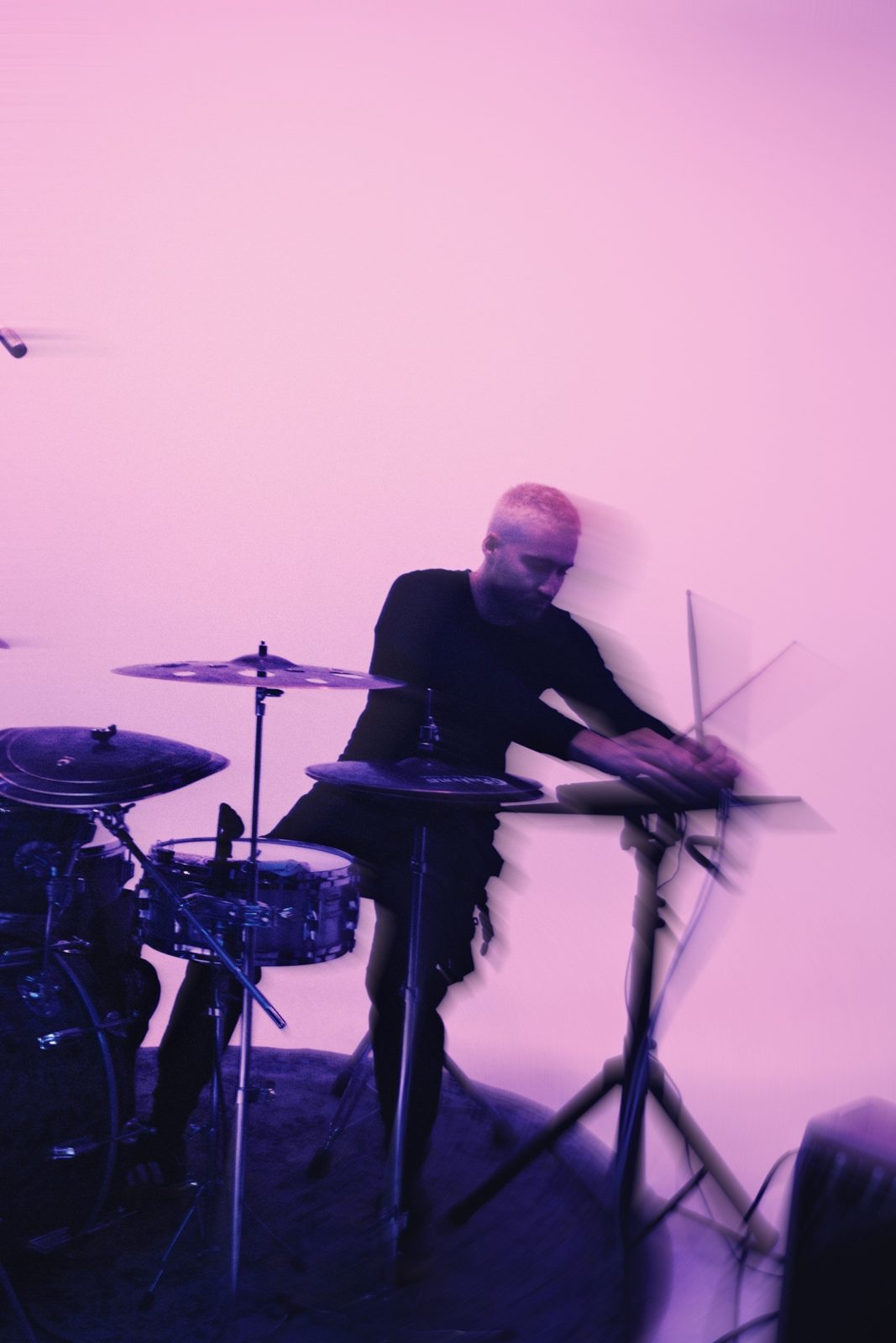 Flozinho at the drums in pink light